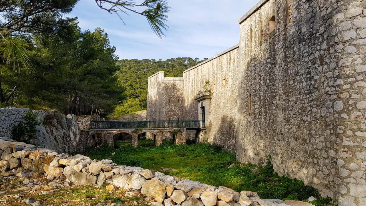 Studio Mezzanine - Clim - Wifi - Centre Historique Toulon Kültér fotó